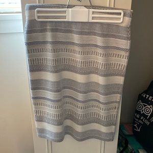 An XS knee length skirt from Loft. blueish grey and white.